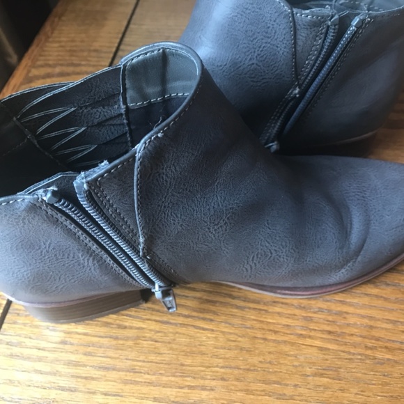 Candie’s grey bootie - Picture 2 of 4